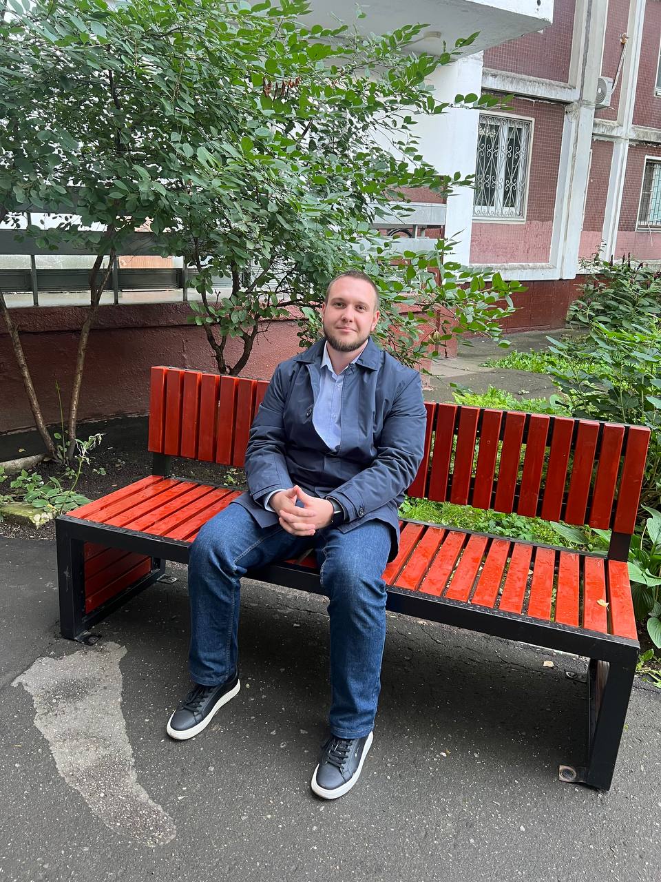 Илья Киселёв: «»Дегустация» новых скамеек, установленных в районе Бибирево»