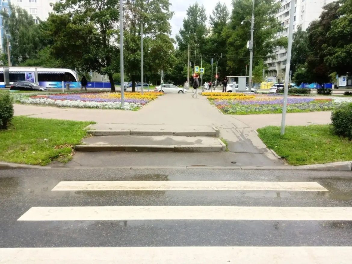 Строгино: безопасность пешеходов и стандарты доступной среды на Таллинской