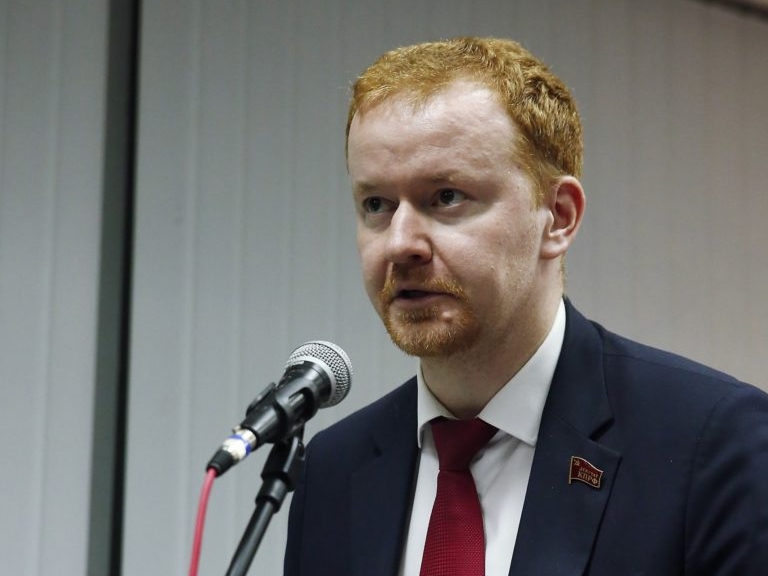 Поздравляем с Днём рождения Дениса Парфёнова