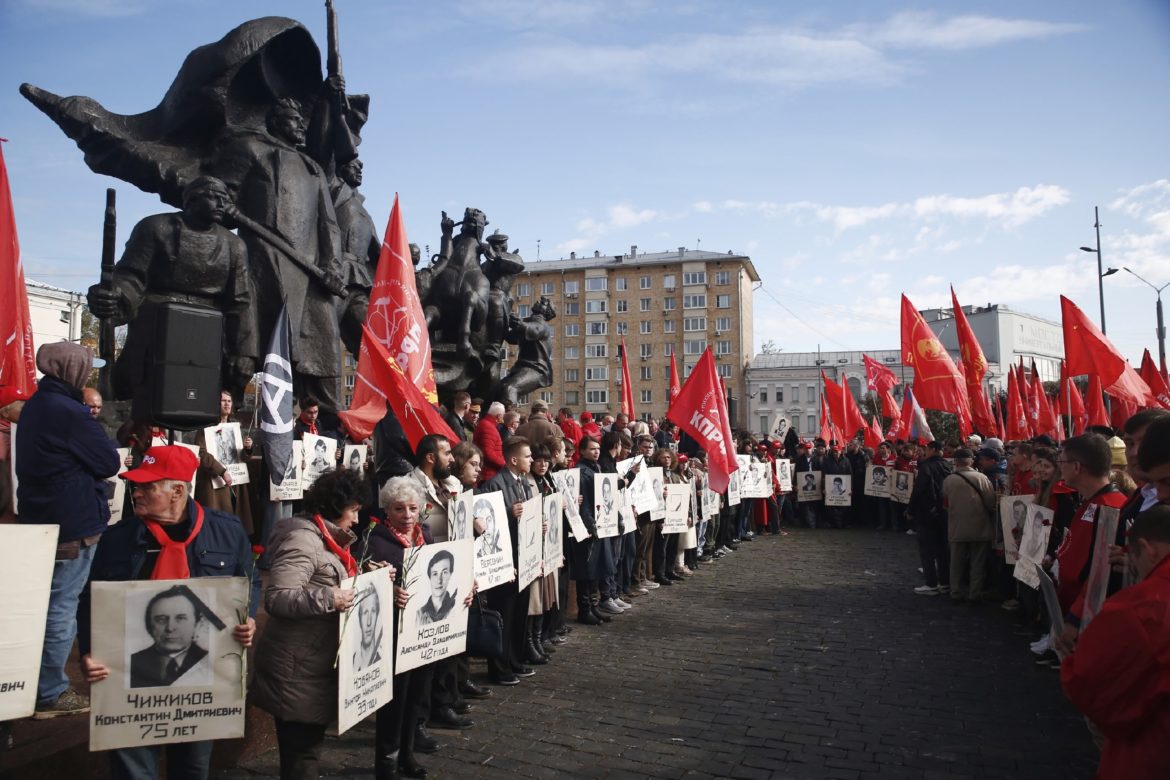 Нельзя не вспомнить черный дым над белой крепостью восставшей!