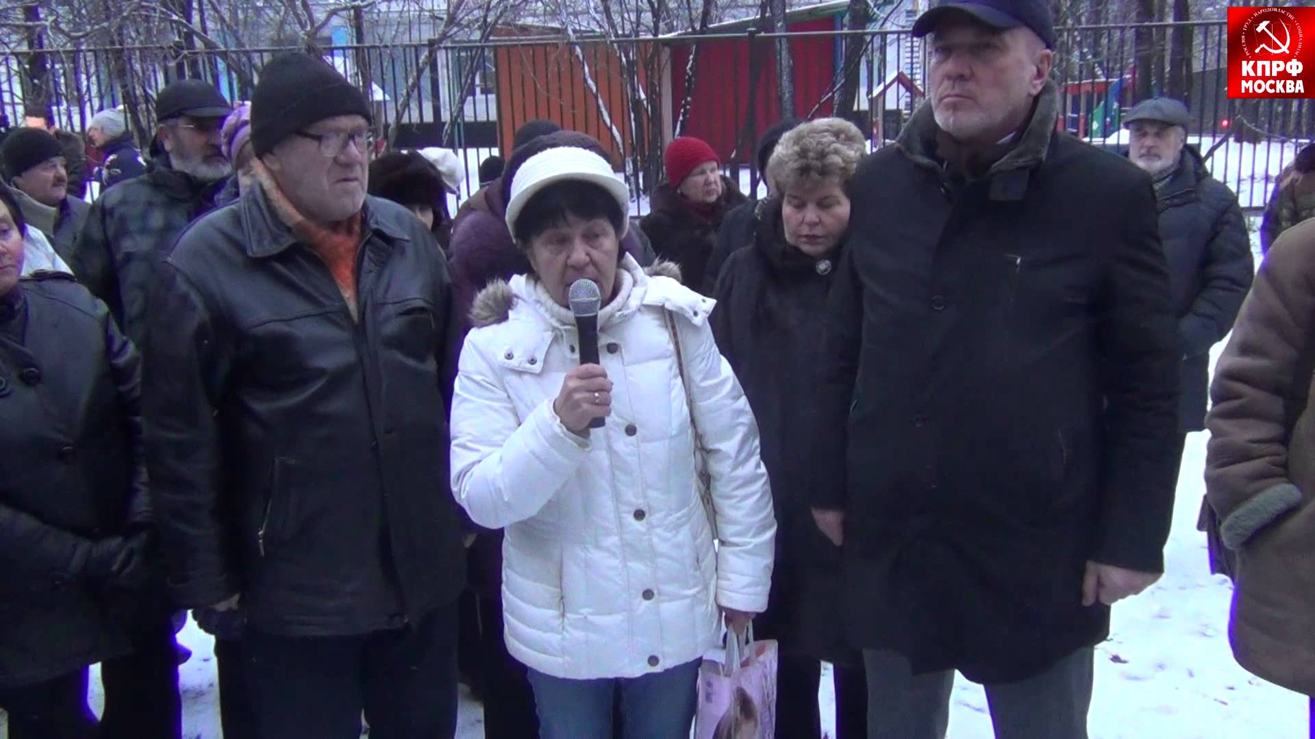 Руководитель инициативной группы жителей Н.Д. Харченко на митинге против строительного произвола !