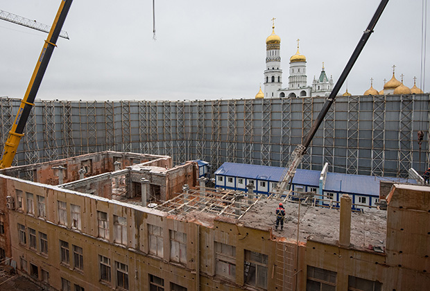 Перестроить историю. В Кремле хотят восстановить облик столетней давности.