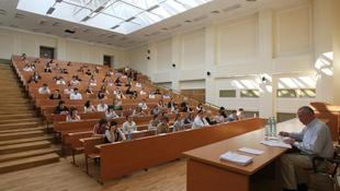 РИА «Новости»: КПРФ предлагает довести размер стипендий в России до МРОТ