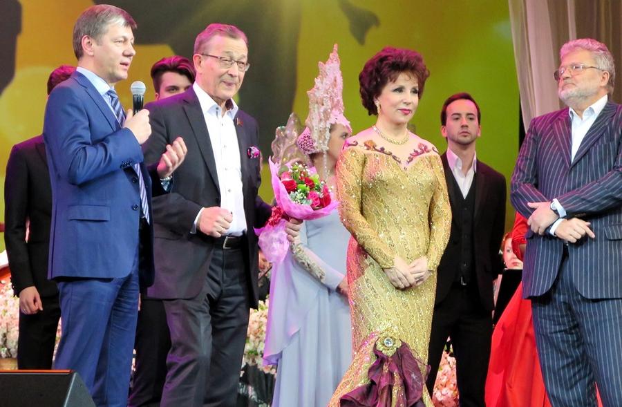Д.Г. Новиков и В.Г. Поздняков  приветствовали участников «Звёзды «Романсиады»