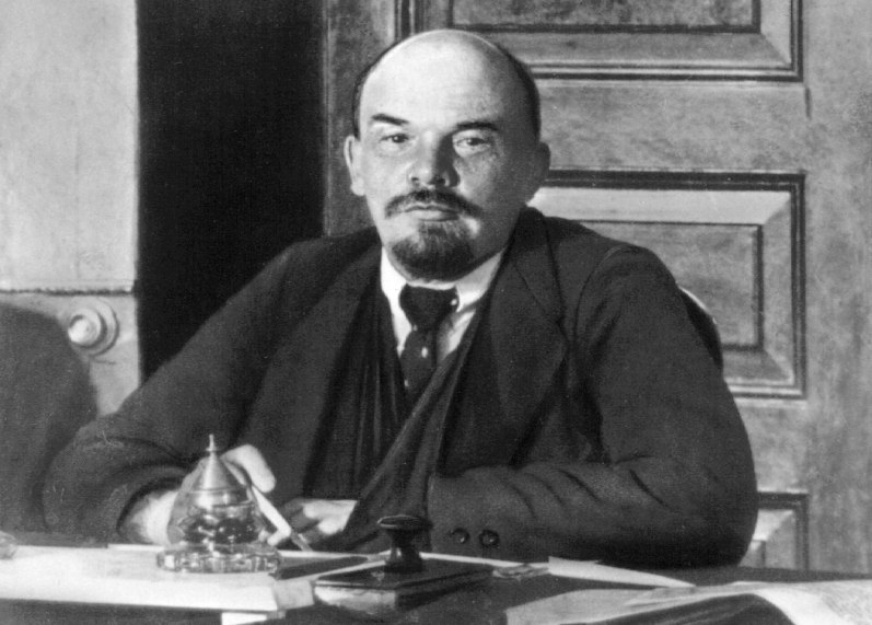 «Завела» гипотенуза. Подложил ли Ленин под Россию бомбу?