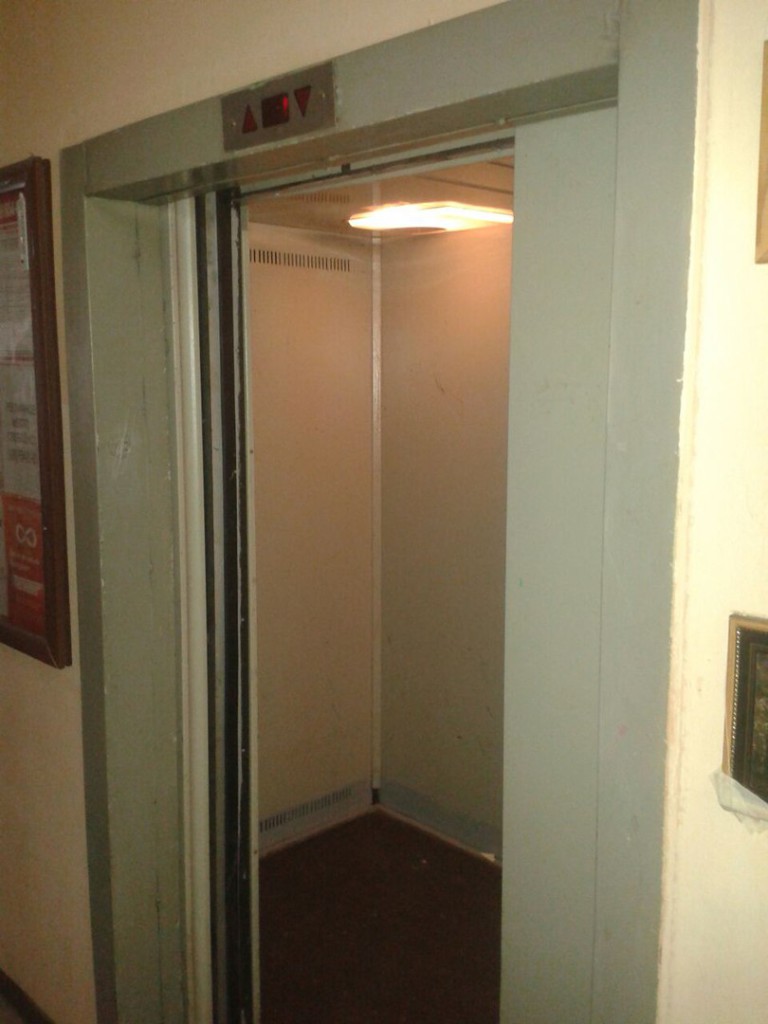 Лифт в доме трещиной отремонтирован