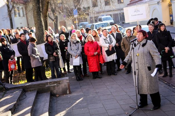 В Литве учителя провели общенациональную забастовку, требуя повышения зарплаты
