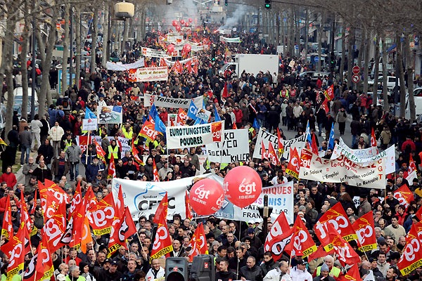 Сохранит ли Франция «завоевания трудящихся»?