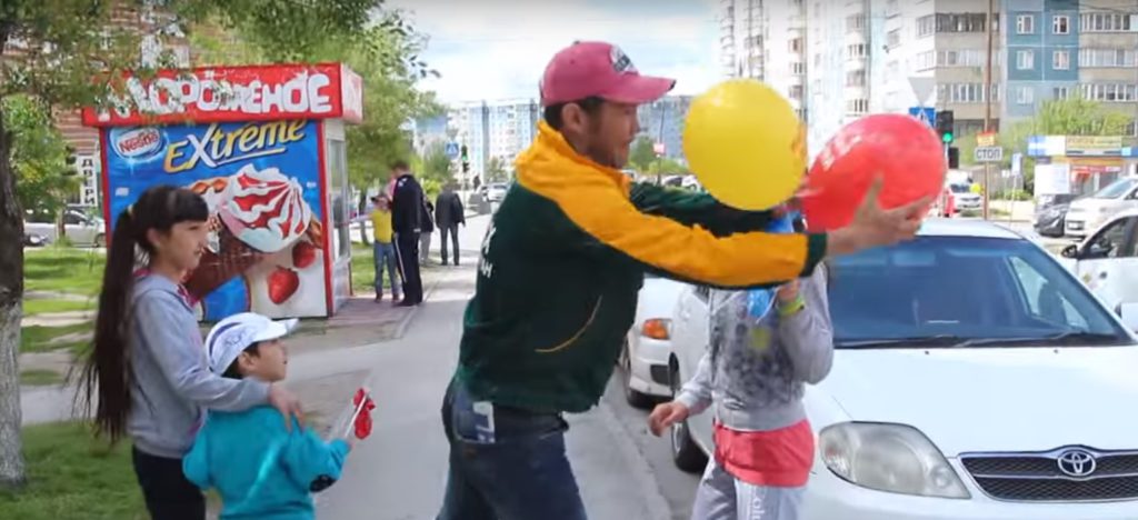 90-е вернулись. Попытки власти испортить детский праздник в Новосибирске.