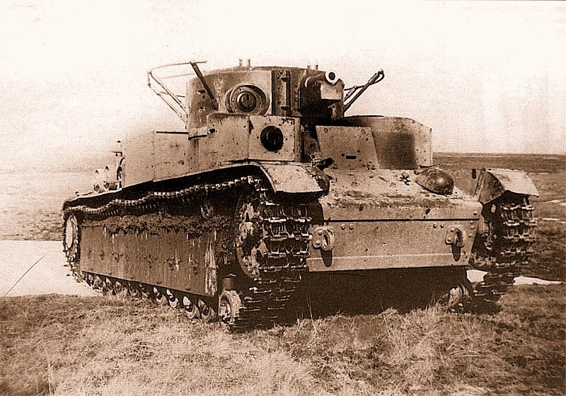 Один танк Т-28 против фашистов