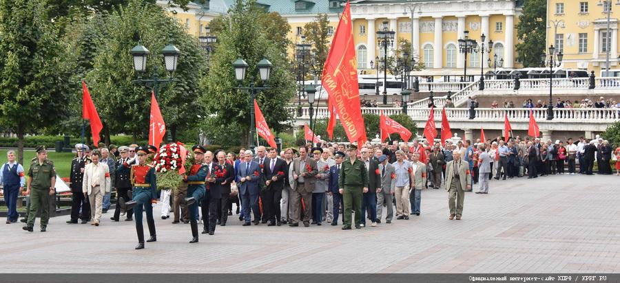 В Москве состоялась церемония возложения цветов к Могиле Неизвестного Солдата
