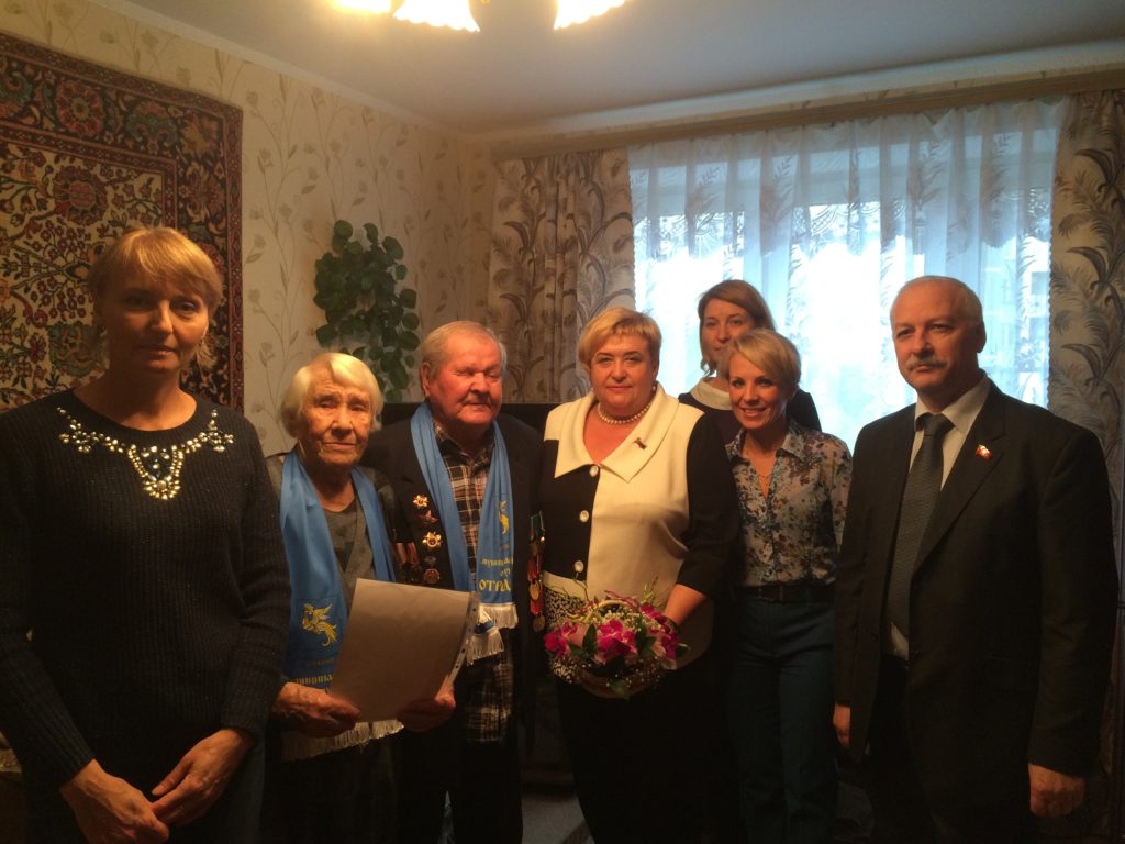 Н.Г. Зубрилин поздравил с «Международным Днём пожилых людей» семью Богомоловых