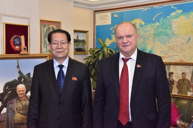 В канун Нового года Г.А. Зюганов встретился с послом КНДР в России