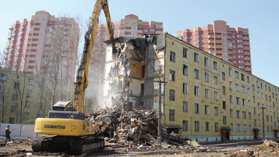 Мировой опыт предупреждает: реновация жилья обернется бедой для народа