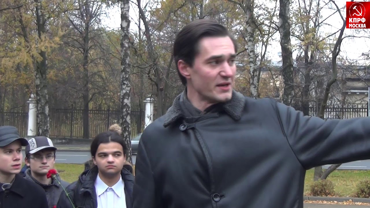 Возложение цветов к памятнику первым комсомольцам!