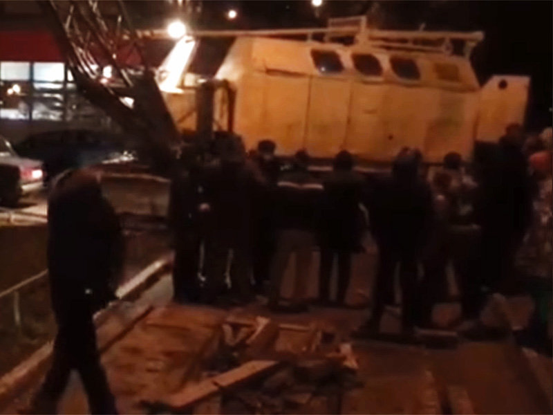 Столкновение жителей улицы Кравченко с застройщиками