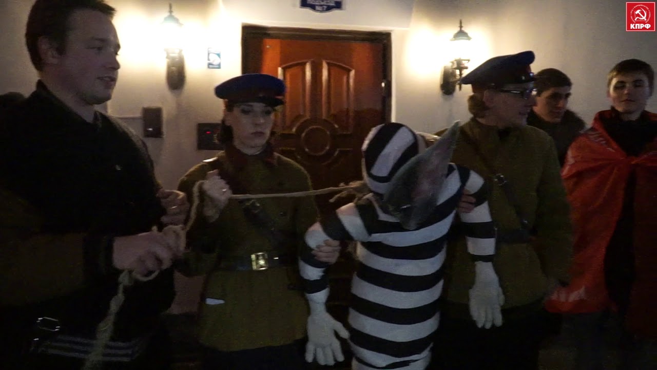 Приговор предателю Солженицыну! Флеш-моб у доски позора.