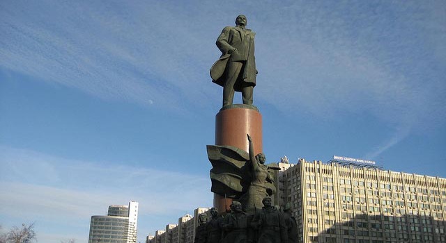 Руки прочь от памятника В.И. Ленину!