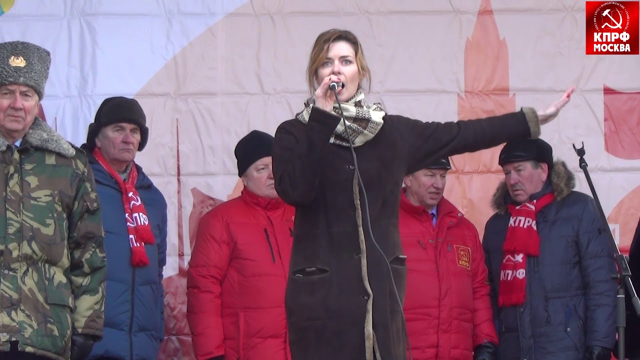 На московском митинге в честь 100 летия КРАСНОЙ АРМИИ выступает Дарья Давыдова!