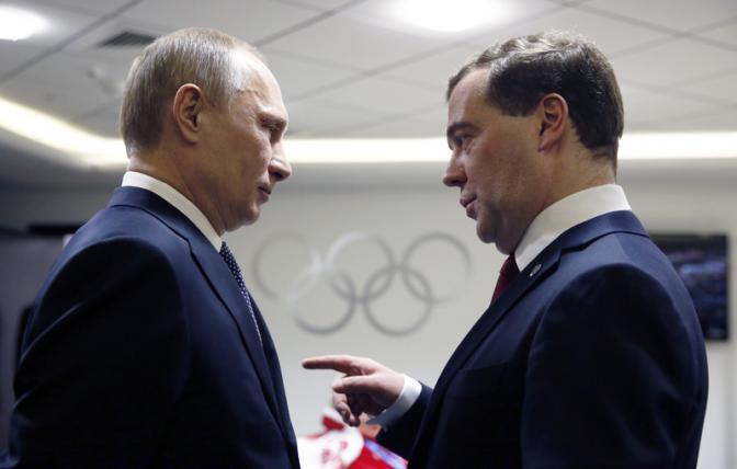 «Весёлые старты» Путина и Медведева: России деньги некуда девать