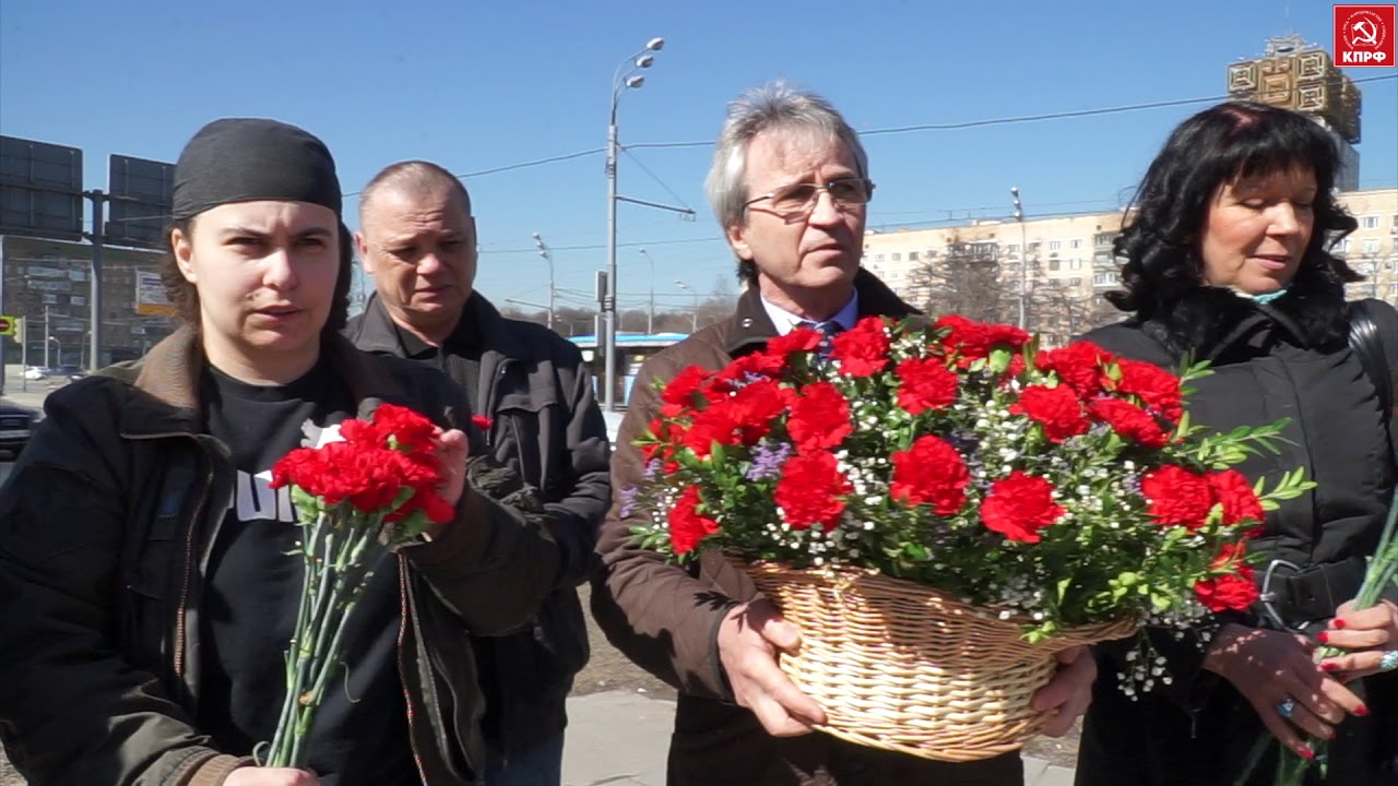 День космонавтики! Возложение цветов к памятнику Гагарина