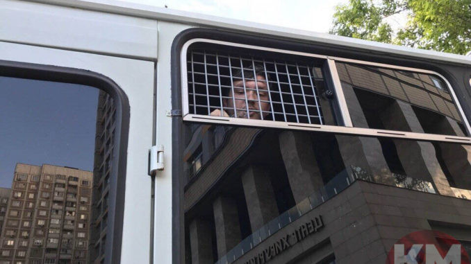 На встрече с Валерием Рашкиным задержали журналиста, депутата и члена ТИК