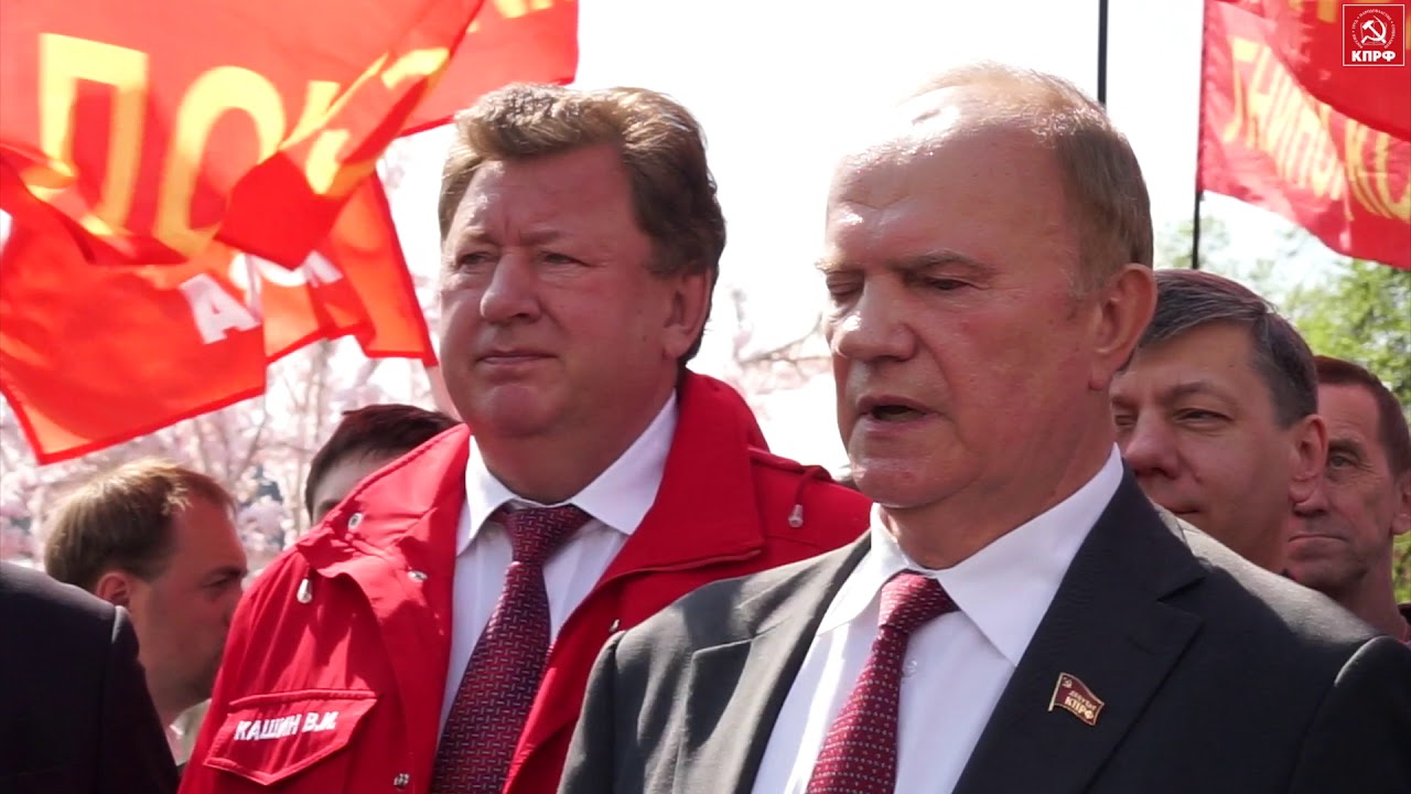 Возложение цветов к памятнику Карла Маркса в често 200-летия со дня его рождения