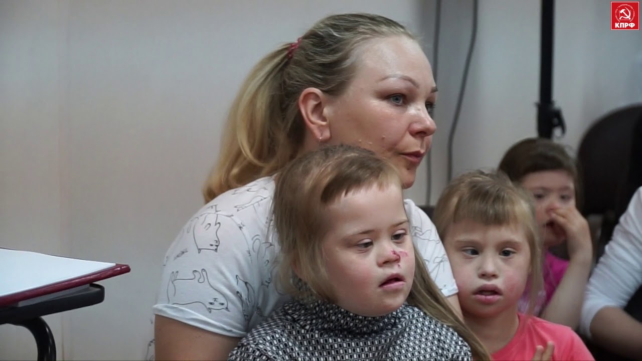 Комсомольцы и члены Движения «Надежда России» посетили Детский дом в День защиты детей