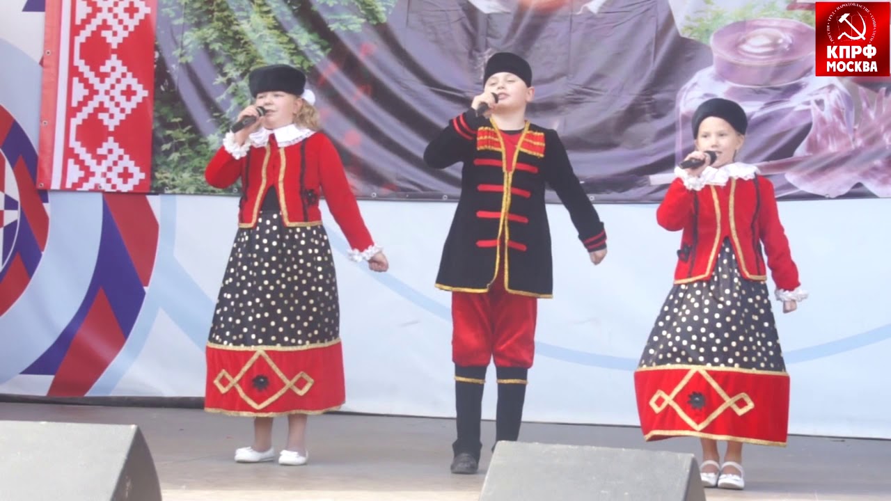 На концерте посвященном дню русского языка выступает детский ансамбль Колокольчик!