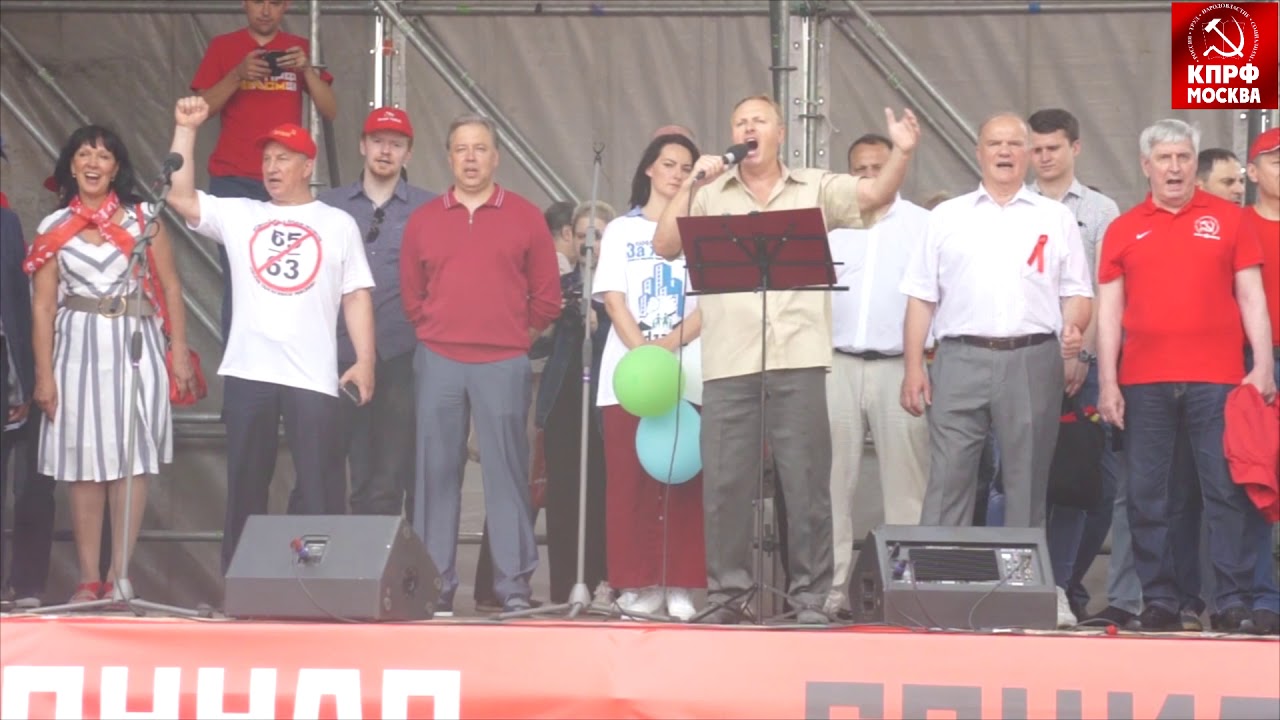 Александр Николаев с песнями «смело товарищи в ногу» и «вихри враждебные веют над нами» !