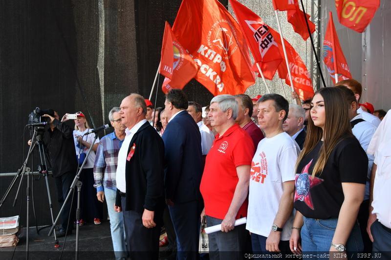 Геннадий Зюганов выступил на митинге против пенсионной «реформы»