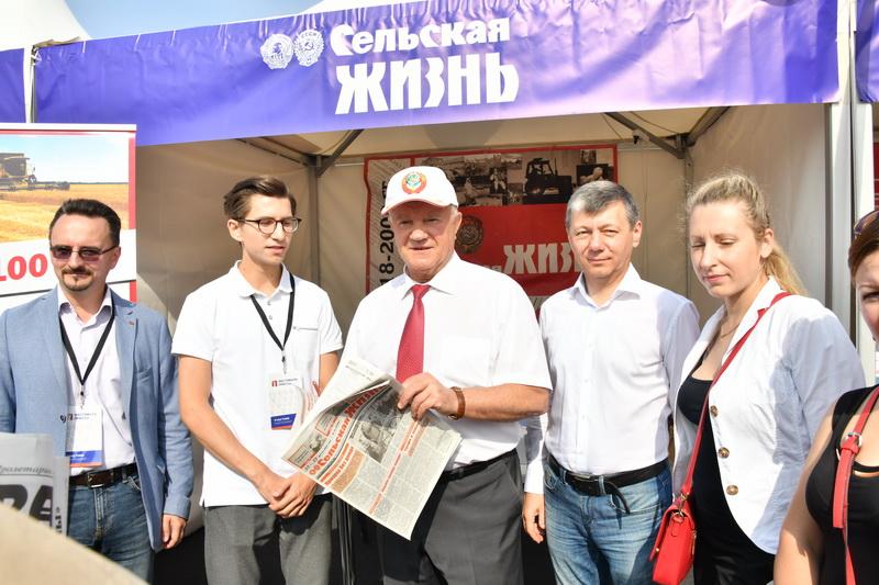 Геннадий Зюганов посетил Фестиваль прессы