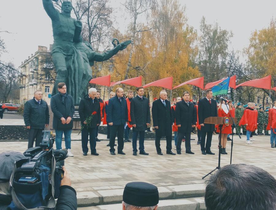 В Орле состоялся митинг, посвященный 100–летию ВЛКСМ
