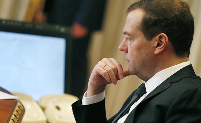 Дмитрий Медведев запретил интернету себя ругать
