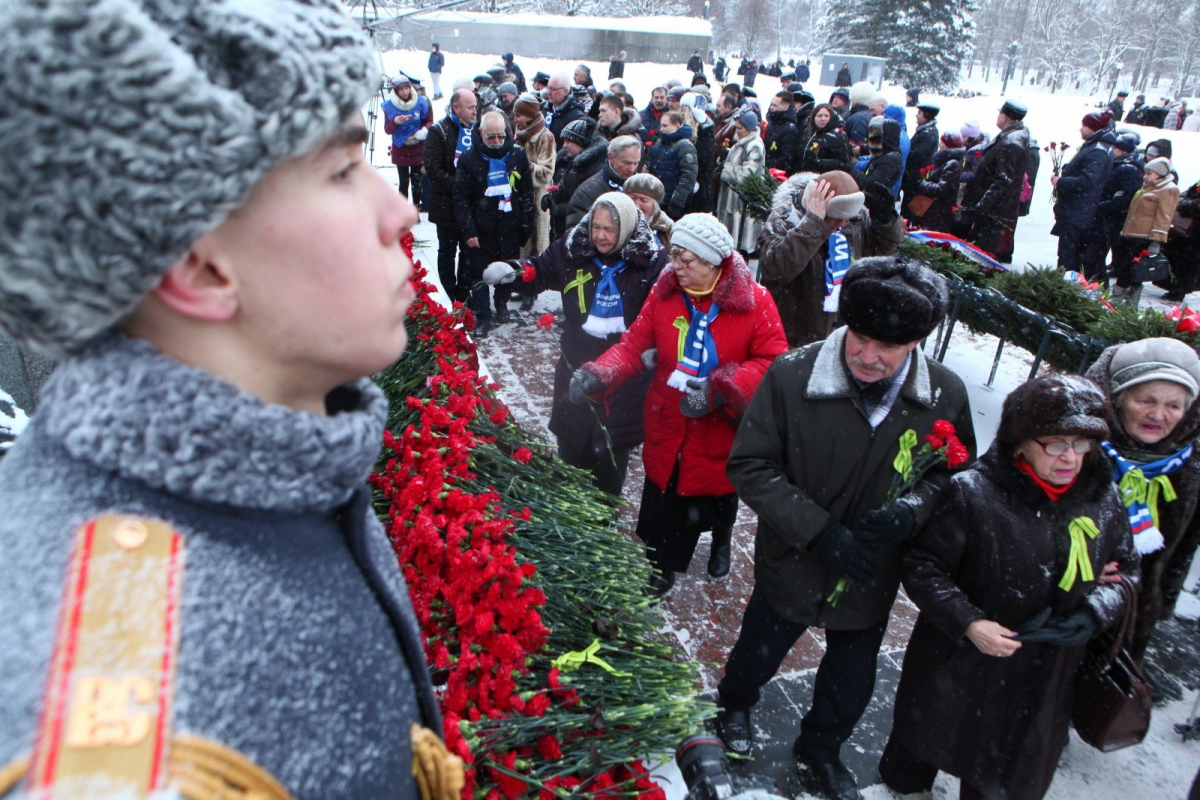 Народные почести освобожденному Ленинграду
