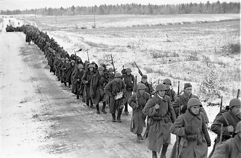 Фото шли солдаты на войну