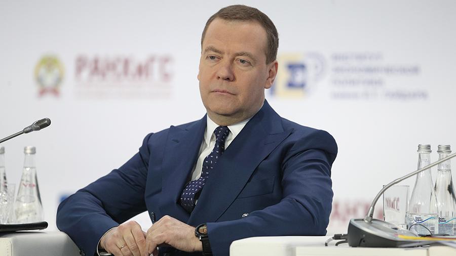 Премьер-министр предрёк российской экономике «мощную гравитацию»