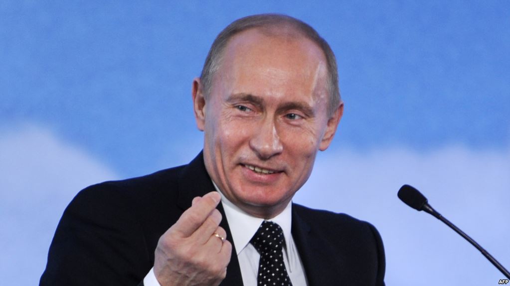 Транзит власти Путина: Чиновников задобрят высокими пенсиями перед выборами-2024