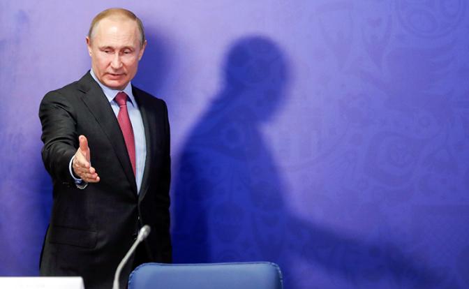Вячеслав Тетёкин: Путину надоело быть во власти, но уйти ему не даст окружение