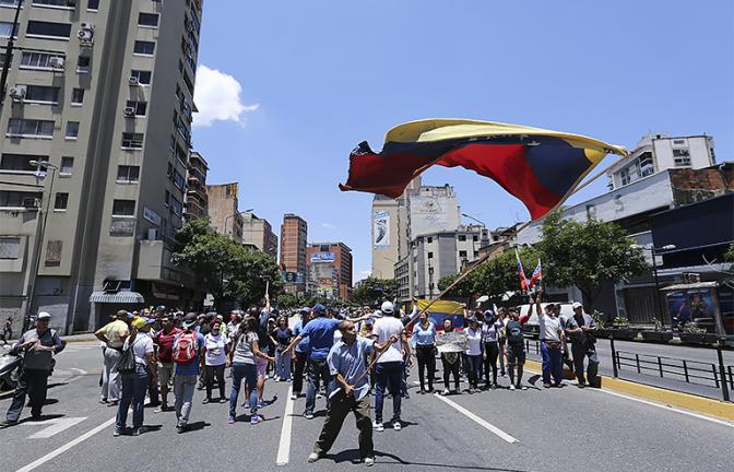 США, проиграв первый раунд в Венесуэле, готовятся ее добить