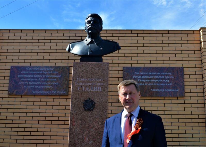 В Новосибирске открыт памятник Сталину