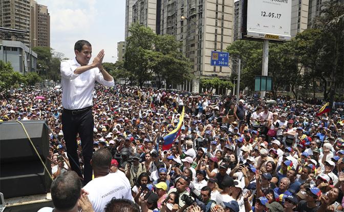 Венесуэла: Почему диктатор Мадуро так и не арестовал самозванца Гуайдо