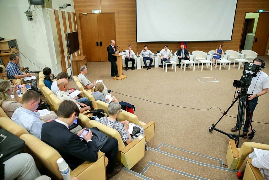 В Госдуме состоялся круглый стол по проблемам экологии