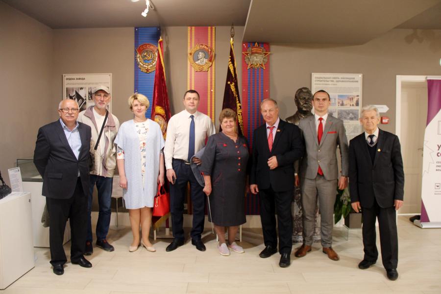 Валерий Рашкин посетил музей завода «Станкомаш»