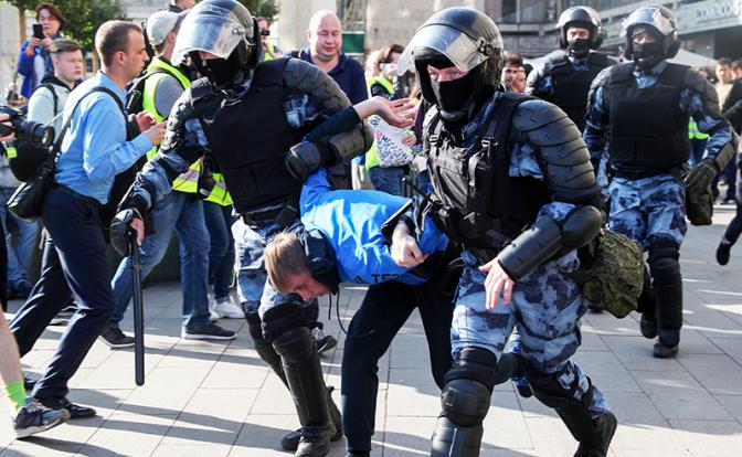 Разгон протеста в Москве: Власть не в силах скрыть свою истерику