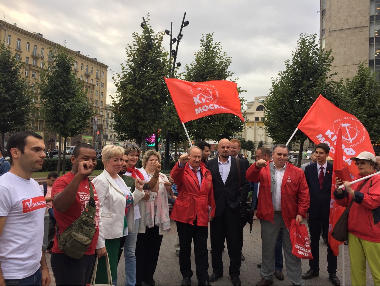 В центре Москвы прошла акция «Красные в городе»