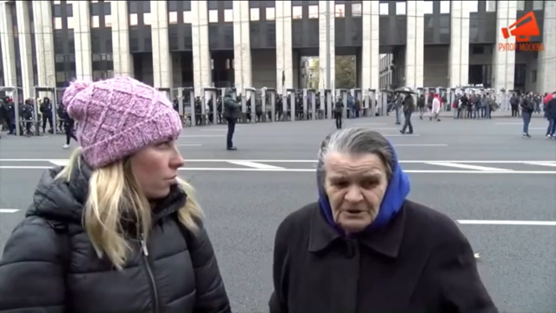 На московском митинге «Отпускай» читают стихи протестного содержания