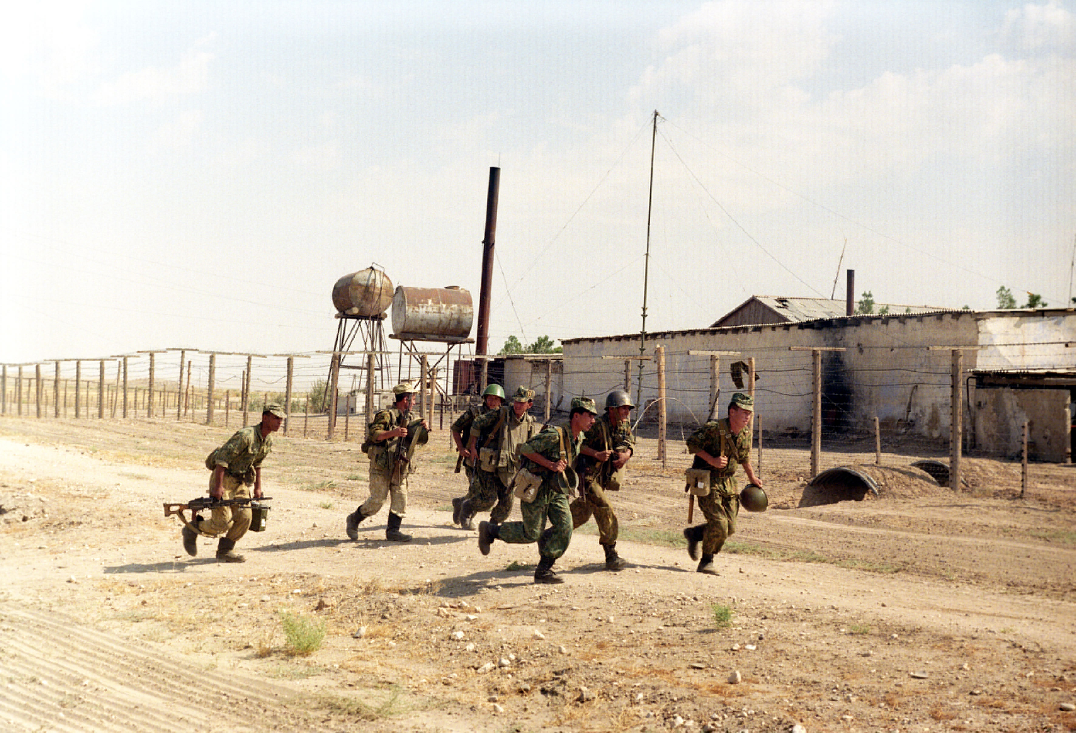 Нападение на границу. Таджико-Афганская граница 1998. Таджикско Афганская граница Пяндж. Таджико Афганская граница Памир. Граница Таджикистана и Афганистана.