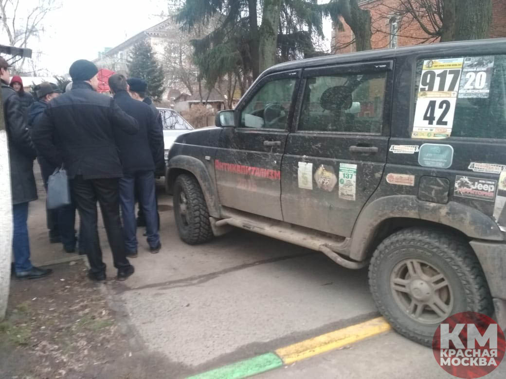 Депутату МГД от КПРФ испортили колесо автомобиля после пресечения нарушений на выборах в Видном