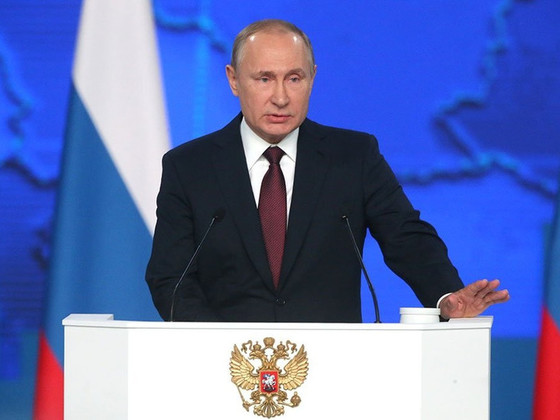 Путин в послании говорил о россиянах, как Собакевич о своих крепостных